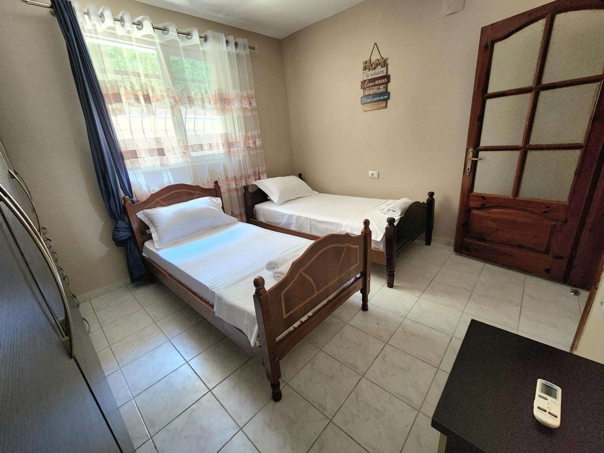 Eden Guesthouse Durrës 외부 사진